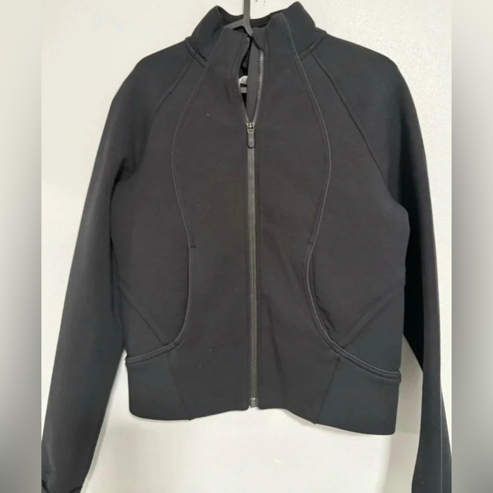 Lululemon size 6 black zip up stretchy bomber jacket with breathable mesh